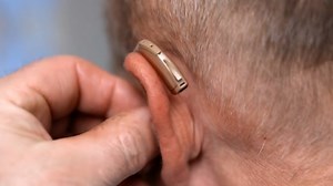Watch CBS Evening News How hearing aids may decrease the risk of dementia - Paramount