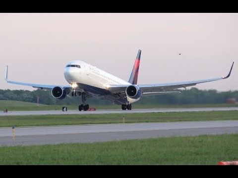 Delta 767-300 take off, DTW