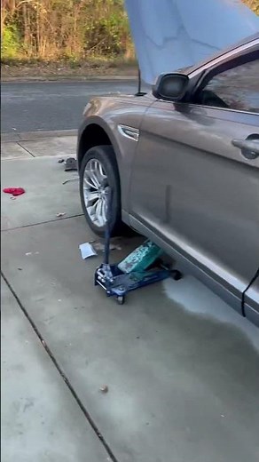 Catalytic converter replacement on Ford Taurus #dmvservices #mobilemechanic #fordtaurus