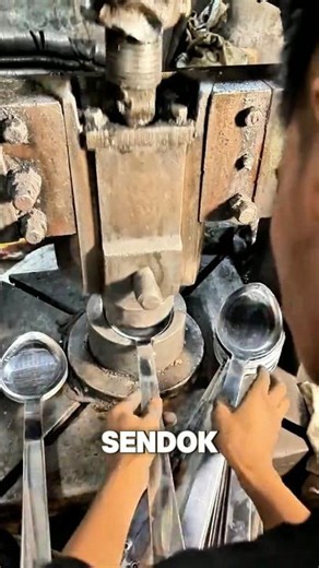 Sendok Makan Logam
