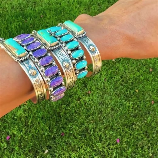bluesky.jewelry Spring pieces! Which one do you choose? Turquoise cuff. Multi Charoite cuff • Turquoise cuff. Mutil turquoise stone cuff• Turquoise cuff. Mutton stone cuffs by Virdelle Begay. Turquoise single stone cuffs by Rick Enriquez. #springjewelry #turquoisecuffs #layeringjewelry #cuffs #westernjewelry