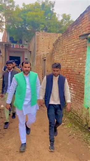 Rohit Rao King on Instagram: "आज धूदमाँ में सभी भाइयो से मिलते हुए 🙏🏻❤️जिला पंचायत सदस्य बाड नम्बर 2 के प्रत्याशी बड़े भैया संतोष यादव ❤️"