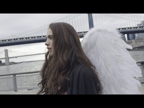 Margaret Qualley Debuts Her Musical Alter Ego Lace Manhattan With Two Songs From ‘Honey Don’t!’