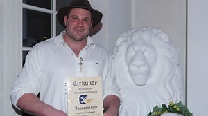 Stärkster Mann der Welt gewinnt Steinheben im Löwenbräukeller
