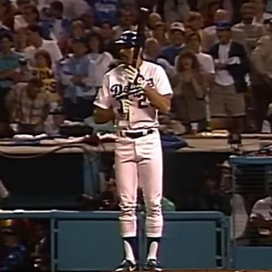 170K views · 1.7K reactions | Vin Scully calls Kirk Gibson's legendary 1988 World Series Game 1 game-winning homer (Full at-bat) #baseball #WorldSeries #dodgers | MLB Throwbacks | Facebook