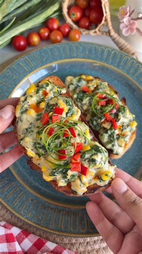 High Protein Spinach & Corn Toast without using any Cream | Easy Healthy Breakfast / Lunch Recipe