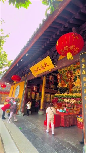 A 1,700-Year-Old Temple! ⛩️🕯️ Finding Peace at Shanghai’s Longhua Temple.1700年的古刹！⛩️🕯️ 在上海龙华寺寻找内心的平静