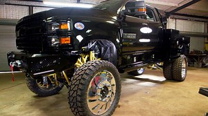 2.3M views · 41K reactions | El equipo de Ektensive logró transformar una camioneta Silverado en un vehículo muy alto y poderoso con detalles increíbles #TexasMetal | Discovery Turbo | Facebook