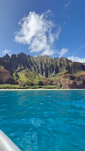 The pali, or cliffs, provide a rugged grandeur of deep, narrow valleys ending abruptly at the sea.How you seen these cliffs? If so, what tour company would you recommend?🎥: a_piece_of_ashh (TT) | Hawaii's Best Travel