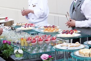 サーバーの持ち方【動画あり】 接客業・飲食店バイト術！ | 接客業・飲食店の単発バイトアプリ バリプラ