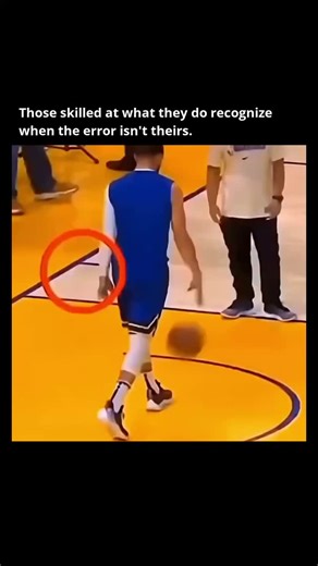 Remarkable Facts on Instagram: "Follow @remarkable.facts to get smarter every day. -------------- Expertise allows us to quickly distinguish between personal error and external factors causing an unexpected outcome. This ability isn’t simply innate talent, but develops through repeated practice and building a strong internal model of expected results. Stephen Curry’s instinctive reaction highlights a concept called proprioceptive accuracy – our sense of body position and movement. When something