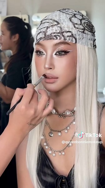 Học Makeup Chuyên Nghiệp Tại HCM Với Bonnie