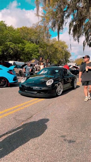 🔥Bagged 997 pullin up to the Culture Driven show #lownclean #porsche997 #porsche911 #baggedporsche