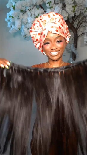 KabeiluHairFactory™️ Certified on Instagram: "Thai young hair, bringing soft and boncy styles 28inch straight + closure installed review 📲+86 138-2213-2524 #rawhair #Christmashair #kblhair #kabeiluhair #hairpage #ᴇxᴘʟᴏʀᴀʀ #hairvendor #bluetaghair #bluerubberbandhair #thaihair #orangebandhair"