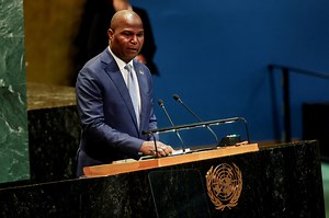 Mozambique's president opens Chinese-owned graphite processing plant