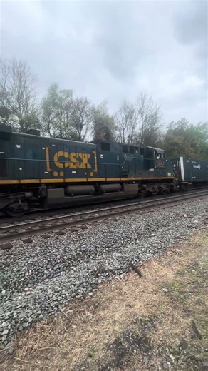 A very late i008 in Sidney #train #csx #railroad #railfan