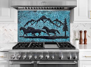Handgehämmerte einzigartige Runing Horses Metall Backsplash, rustikale Küchenwandkunst - Etsy.de