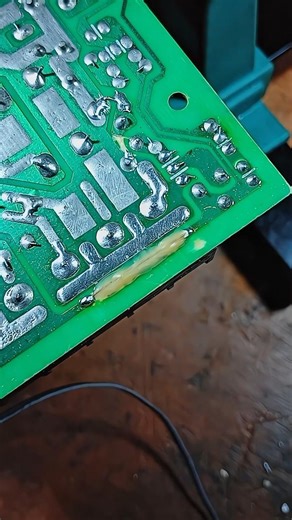 repair line with uv glue #repair #linepcb #electronic