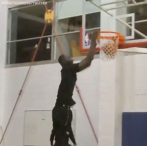 UCF Knights' Tacko Fall broke records dating back to the 80s (via DraftExpress): - Height: 7'7" with shoes - Wingspan: 8'2 1/4" - Standing Reach: 10'2 1/2" 🤯 | NBA on ESPN