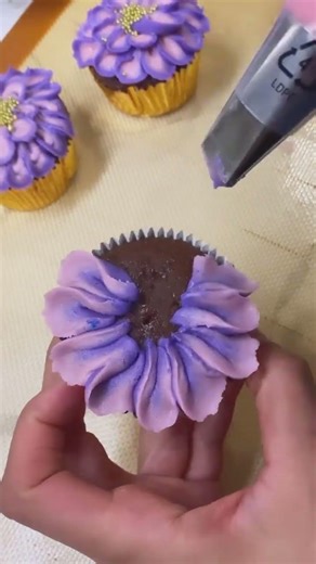 Cute Muffin Decoration #cake #cakedecorating #kuliner #makan #food #cakedesign #resep #recipe