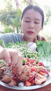 แซลม่องดองคำโตๆ #ส้มตำ #ส้มตำแซลมอนดองซีอิ้ว | กินแซ่บแบบ นุช
