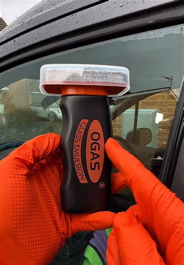 Keep Your Car Windscreen Crystal Clear in Rainy Weather