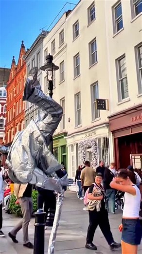 When they trick me. #silvermanstatueofficial #livingstatue
