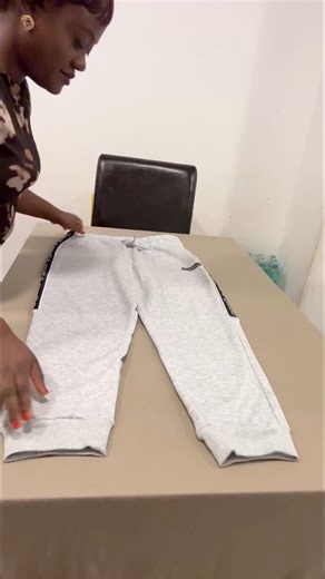 61K views · 1.3K reactions | How to fold track pants correctly Useful for travelSave for later and follow for more tips✅ #LikeFollowShare #follow #lifehacks #fold #trackpants | Wakuna Relindis | Facebook
