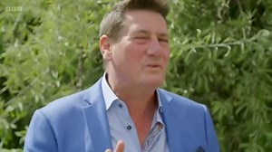 When The BBC One Show asked if I’d help with their #OneBigThankYou to Wendy from Chudleigh in Devon, I of course said yes!!! Wendy provides support and love to families and people suffering from Cystic fibrosis. A landlady and an inspiration! Stream #TheOneShow on BBC iPlayer 👉 http://bbc.in/3xV00Zf | Tony Hadley