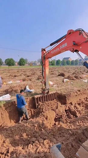 Excavator Operation and Labor on Kubota Machinery