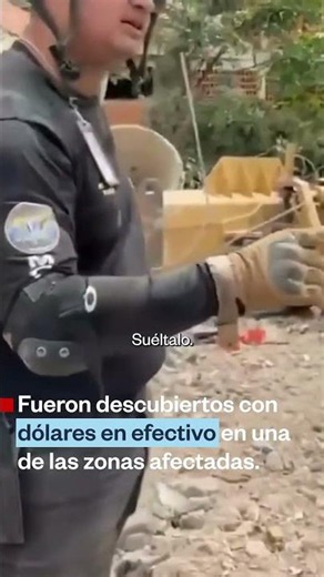 Cuatro policías fueron detenidos en Venezuela por robar dinero entre escombros | Noticias Telemundo