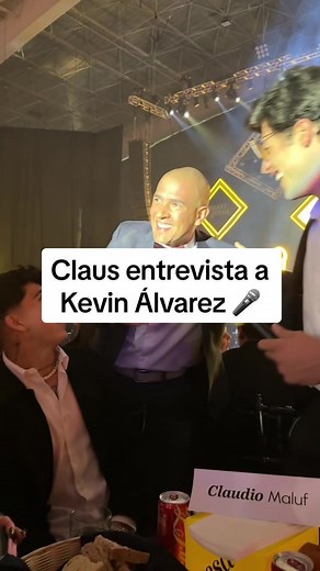 Se les hizo mala o solo al crack @Kevin Álvarez? #ClaudioAlejandro #Humor #futbol #ComediaEnEspañol #Claus