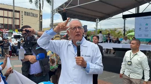 #Manizales | A esta hora el ministro de @MinSaludCol, Guillermo Alfonso Jaramillo hace entrega de dotación y recursos a hospitales y puestos de salud en municipios como La Marced, Salamina, Aránzazu, Neira y Manizales en el departamento de Caldas.