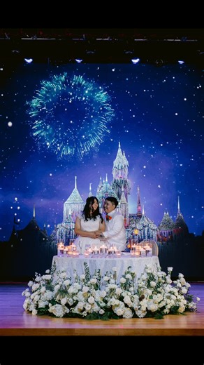 A Disney Wedding with a little winter magic ❄️ 💙 . Content: @sarahwhiterabbit 📸 Jenna @whiterabbitandrew and @whiterabbitbobby DJ: @theamazingkatar Makeup: @luonglastingteam Video: @dan_plugfilms Outside Coordinator: @kimberlyseverafterplanning . #disneywedding #christmaswedding #disneybride | White Rabbit Photo Boutique