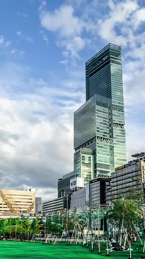 大阪の魅力を探る: 夜景と移動の魅力