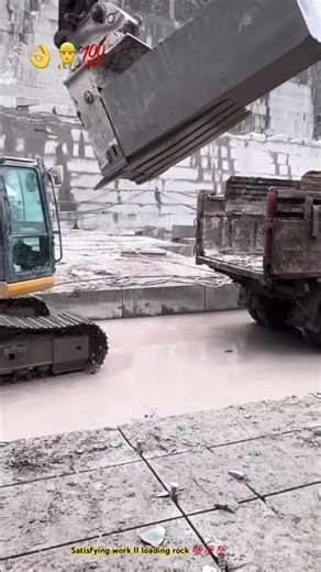 Specifically excavator tool lifting stone block : Loading properly