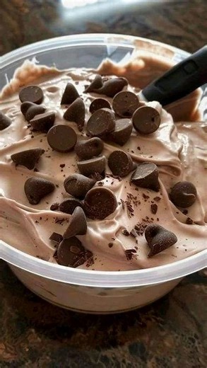 Zero Point Chocolate Mousse is a fantastic dessert for anyone looking to satisfy their chocolate cravings while staying on track with Weight Watchers. It's creamy, delicious, and can be whipped up in no time..❤ yummy Recipe in the first (c.o.m.m.e.n.t ).👇 | Weight Watchers Recipes - unofficial