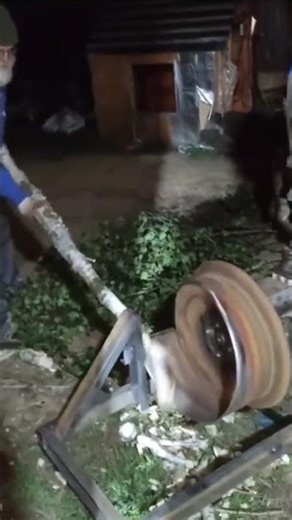 Why This Homemade Log Splitter Is a Widowmaker