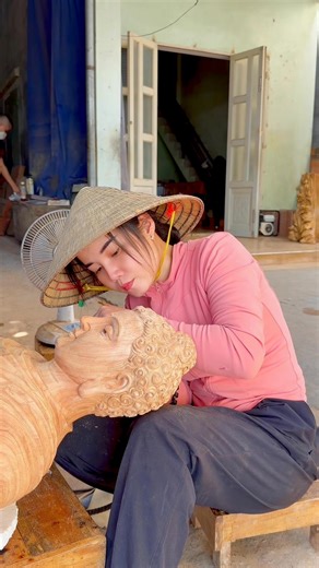 Tầm này ngồi làm thấy ngoài đường mọi người xô bồ sắm tết mà trong lòng nóng ran luôn...! Năm này tết với bà con sẽ khó và buồn hơn mọi năm một tí vì vừa thiên tai thiệt hại xong🙂! Chúng ta ko thay đổi được việc đã xảy ra nhưng chúng ta có thể đón nhận chúng bằng một cách nhẹ nhàng nhất... Chúc bà con sắm tết hoan hoan vui vẻ nhen..! E thì vẫn trên đường chạy đua với thời gian và cố gắng thu công nợ về thật đầy đủ để cho cách a em thợ có cái tết ko quá tụt mood.. ❤️ Các bác nào chưa thanh toán 