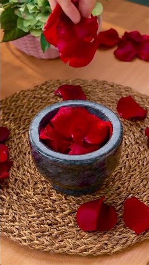 🌈 Create Your Own Lipstick Magic!