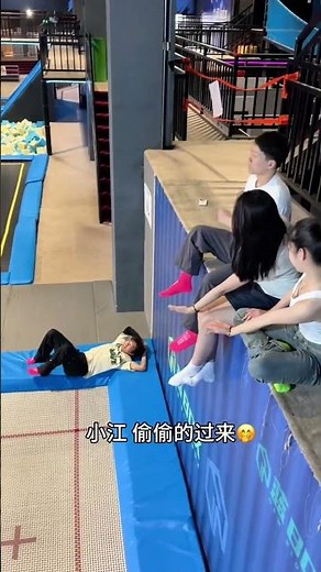 The person on the trampoline 🤭 sneaked over haha