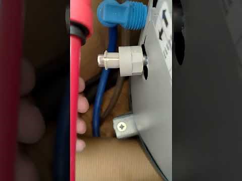 Démontage chauffe eau camping car Truma B10 pour nettoyage.