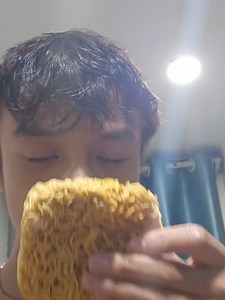 Tự tay làm mì tôm ngon tuyệt