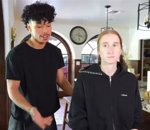 the way she got so excited when she heard quackity’s name😭😭