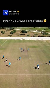 🥶 A frisbee player shows incredible skill with a throw that bends in style. The disc spins wide and even drifts outside the pitch before curving back perfectly to his teammate. It is the kind of moment that leaves everyone watching amazed at the control and creativity in one throw. (Via @fourultimate ) | Warm Up Sports