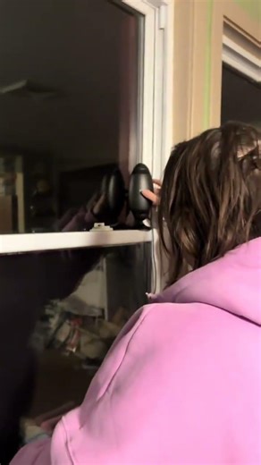 This indoor digital TV antenna lets you watch local channels without cable