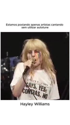 Artistas Sem Autotune on Instagram: "Hayley Williams é a poderosa vocalista do Paramore e uma das vozes mais marcantes do rock alternativo dos anos 2000 em diante. Reconhecida por sua presença de palco eletrizante, cabelo icônico e potência vocal única, Hayley se tornou referência para uma geração inteira que cresceu ouvindo hits como Misery Business, Decode e The Only Exception. Além do trabalho com o Paramore, ela também construiu uma carreira solo de sucesso, mostrando uma faceta mais intimis