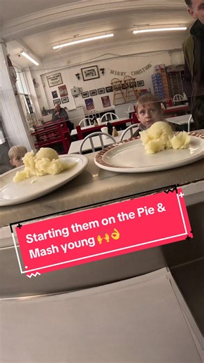 Exploring Pie & Mash: Top London Food Experiences