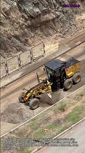 Motor Grader Leveling Gravel Road Surface #worker #process #heavyequipment #roadconstruction