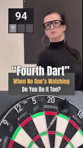 Would you do the same? Or am I the only one? Is it my tiny quirk… or am I just slightly “shaped” by my training? 😁 I’m standing there with 94 left. Someone wrote to me yesterday: “Always play the same. Repeat the same checkout routes. 94 = T18–D20.” Yeah… that’s not how I train. I use legs to practice every double on the board. And if I’ve already finished several legs on D20 or D16, I deliberately choose different routes. Odd, even, whatever … I just pick the place on the board I want to hit.